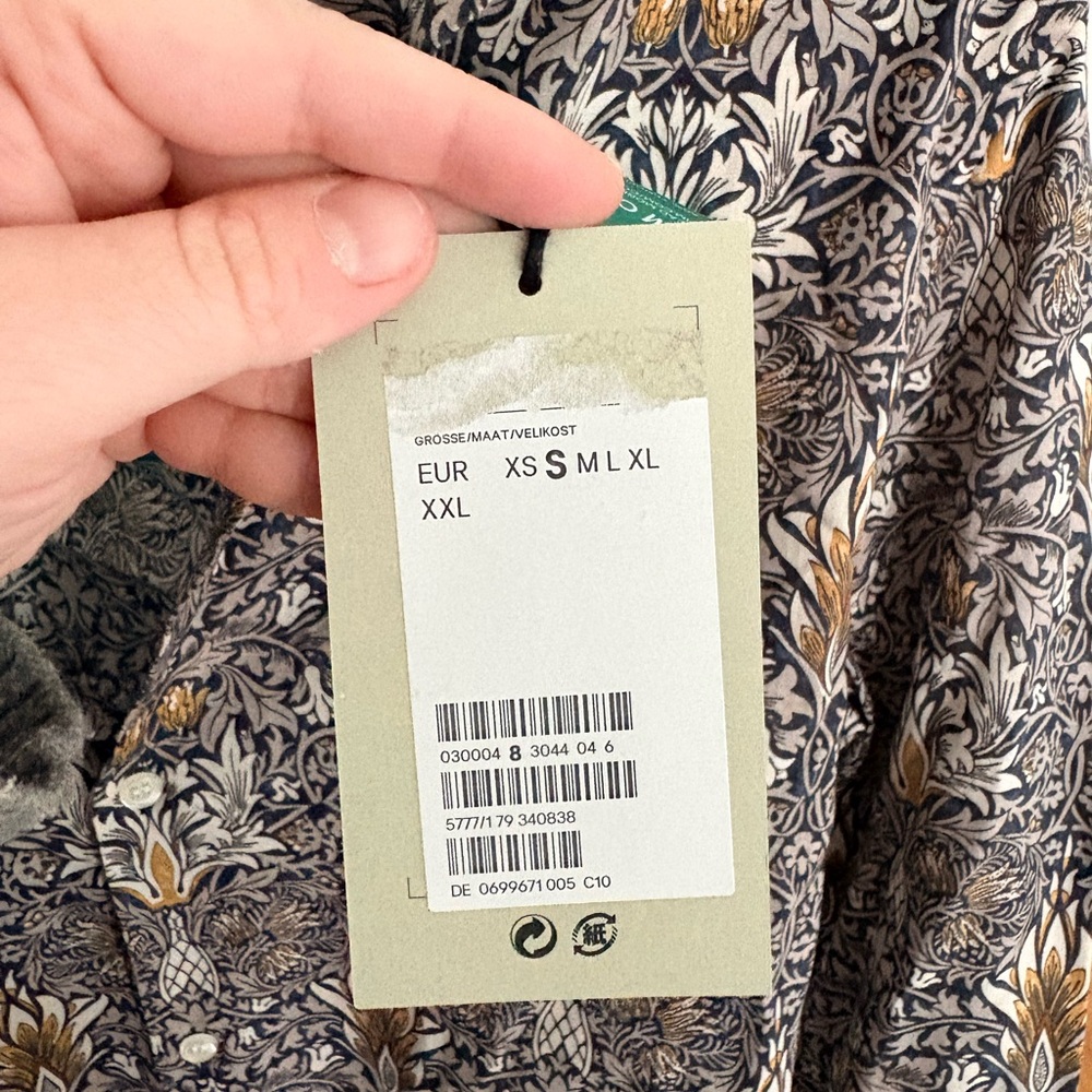 H&M x Morris & Co. Shirt with Gold & Cream Floral Print - Picture 3 of 7